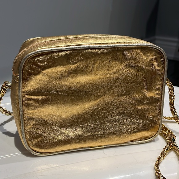 Gold crossbody bag purse with chain strap - Picture 3 of 5